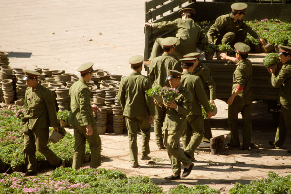 Troops put flowers in place for 40th anniversary of Communist Party