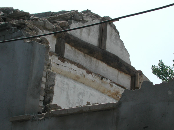 Post-and-beam building demolished, Beijing