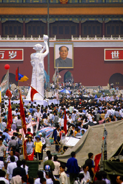 Goddess of Democracy and Mao portrait