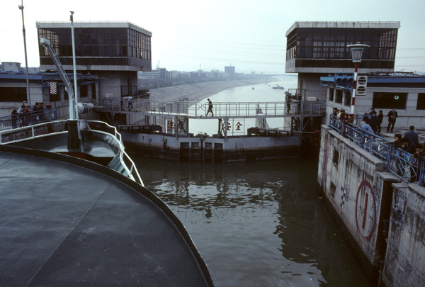 Ferry entering Gezhouba Dam lock