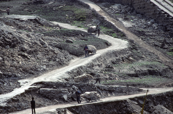 Workers  along banks of Yangzi
