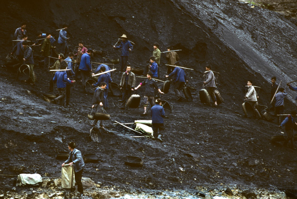 Workers load coal, Yangzi River