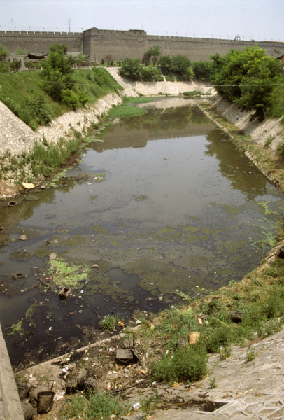Water pollution on city wall moat, Xi’an