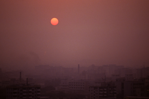 Sun sets in smog over Guangzhou