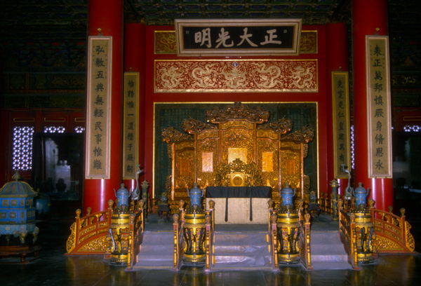 Qianqing Gong Throne