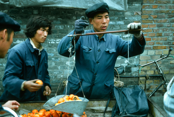 Vegetable vendor and scale