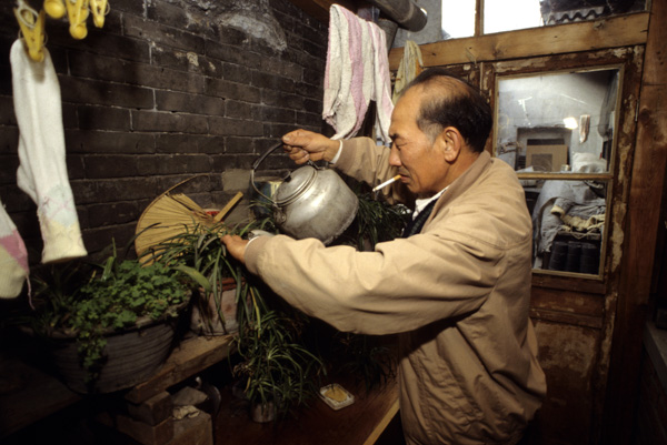 Wang Jiaru in his traditional home