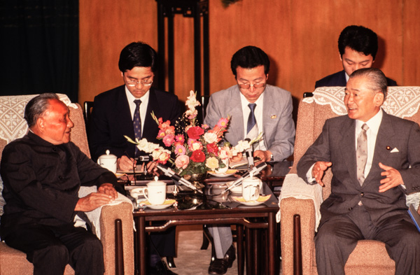 Chinese leader Deng Xiaoping and Japanese Prime Minister Noboru Takeshita, Beijing, China