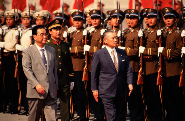 Chinese Premier Li Peng and Japanese Prime Minister Noboru Takeshita, Beijing, China