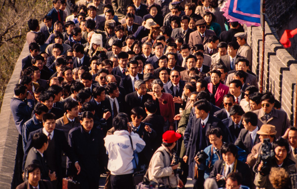 Japanese Emperor Akihito and Empress Michiko, Great Wall near Beijing, China