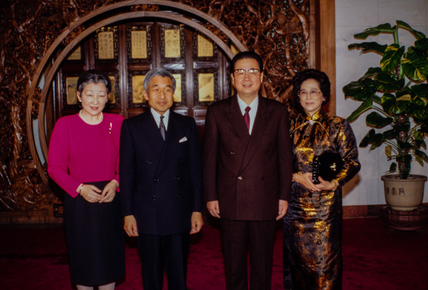 Japanese Emperor Akihito and Chinese Premier Li Peng and their wives, Beijing, China