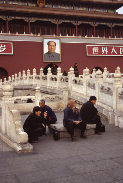 People and Mao portrait, Tiananmen