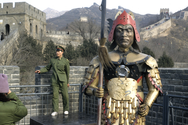 Soldier with statue on Great Wall