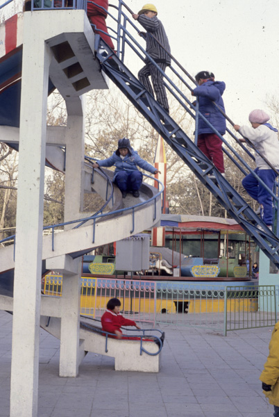 Merry-go-round with tanks