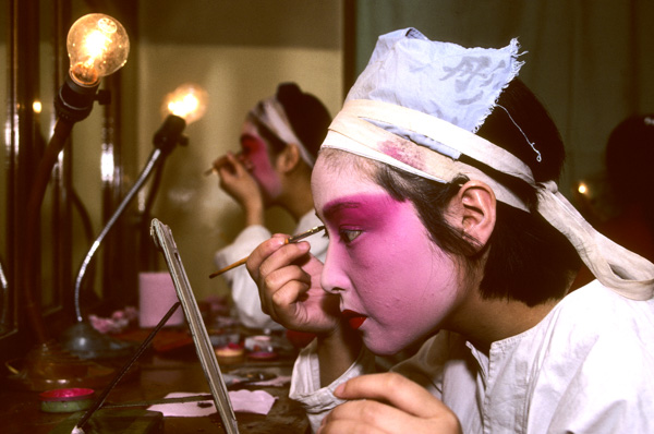 Peking opera, Beijing applies makeup