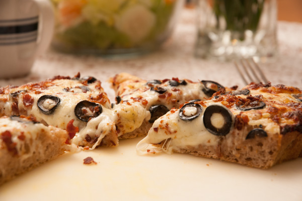 Pesto, Mozzarella and Olives pizza