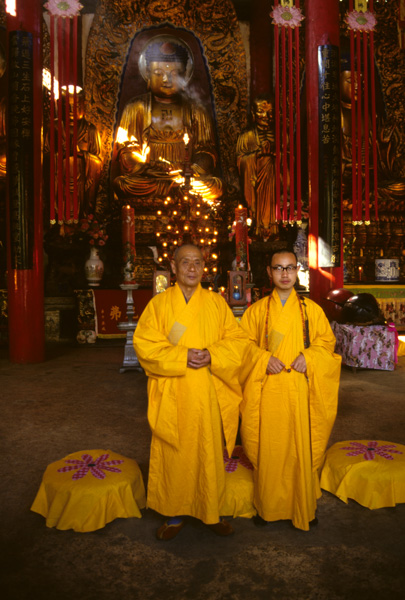 Monks, Huating Temple, Kunming
