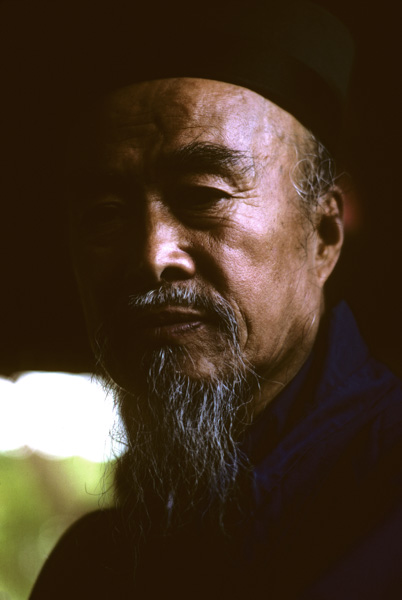 Daoist priest, Bai Yun Guan, China