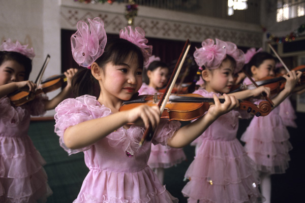 Child violinists in kindergarten