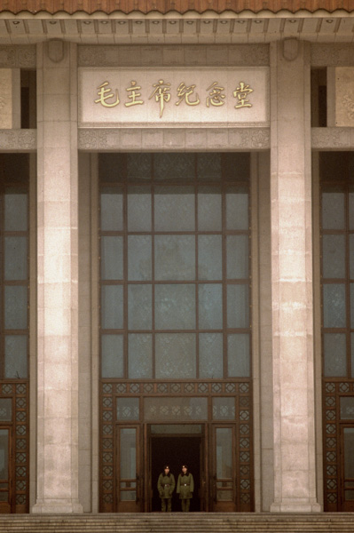 Entrance to Mao Mausolium