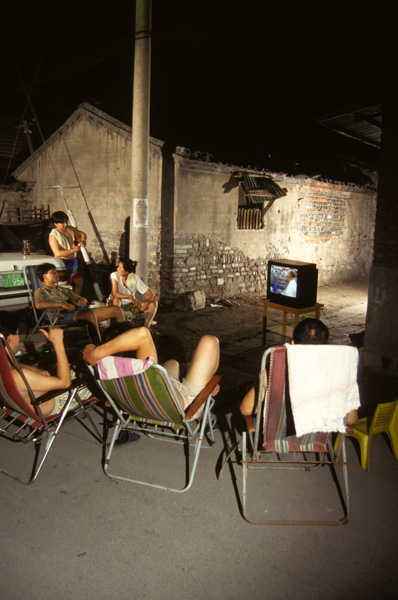 Fans watch World Cup soccer in hutong
