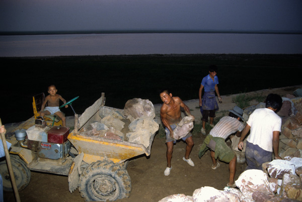 Dike building, Yellow River