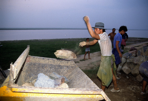 Dike building, Yellow River