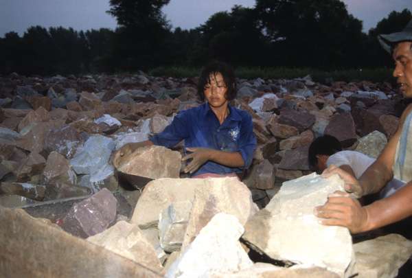 Repairing dikes on the Yellow River