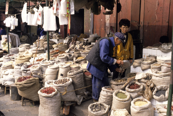 Spice vendor and buyer