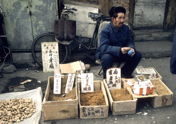 Tobacco vendor