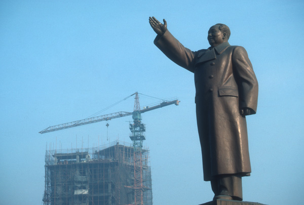Mao Tse-tung and crane