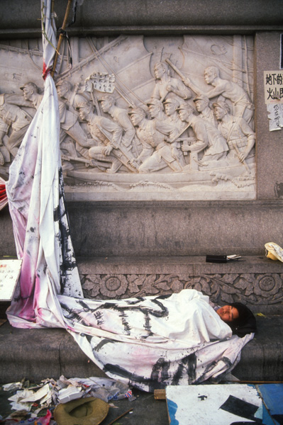 Protestor sleeps on Hero’s Monument