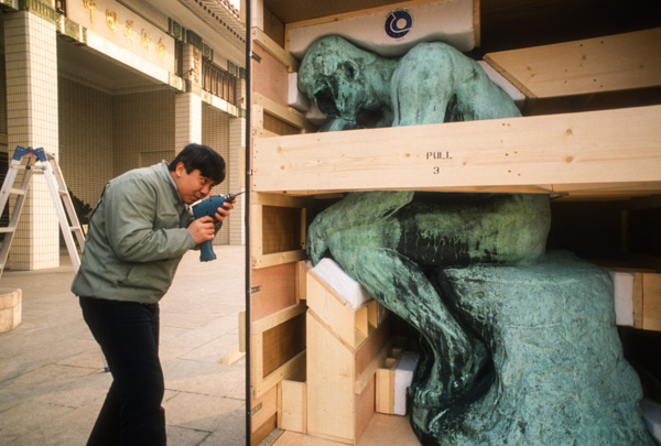 Man takes Rodin’s The Thinker out of the box
