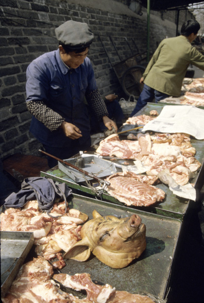 Pig’s head at market