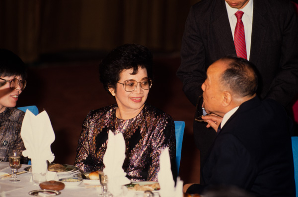 Corazon Aquino, Beijing