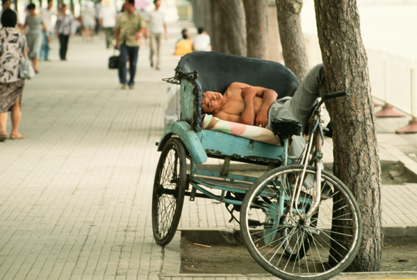 Pedicab driver naps, Beijing