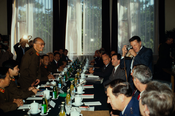 Caspar Weinberger, Zhang Aiping, Beijing