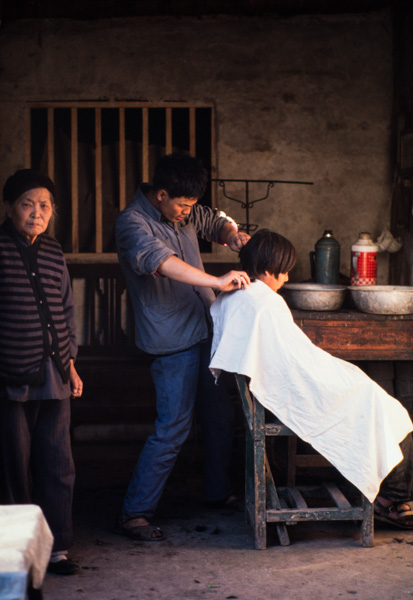 Street barber, Xichang, China