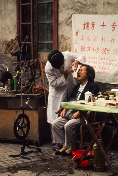 Dentist on street,Chongqing