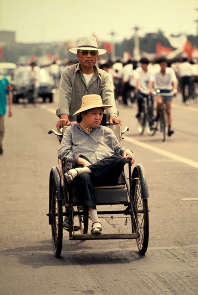 Man pedals woman on bicycle