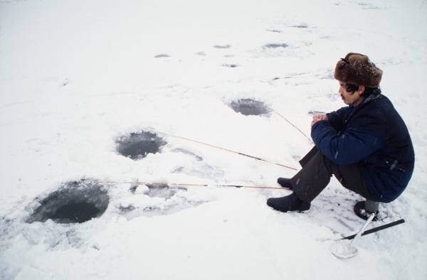 Man ice fishing, Beihai Park