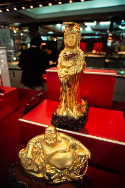 Gold statues, Shanghai