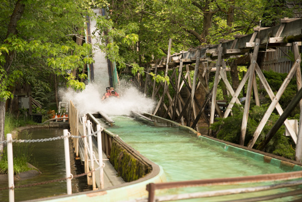 Log water ride