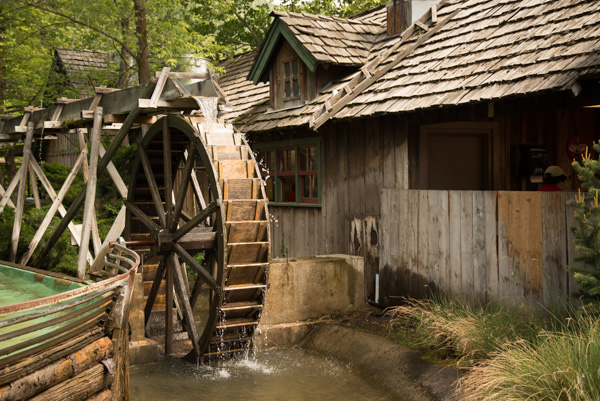 Log water ride