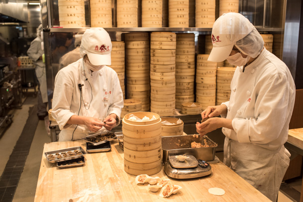 Dumpling making, Din Tai Fung, Toky