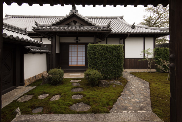 Courtyard and gate, Horyu-ji