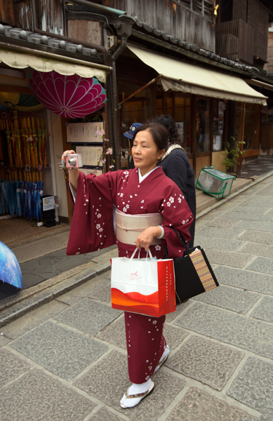 Woman in kimono taking selfie, Hagashiyama District, Kyoto