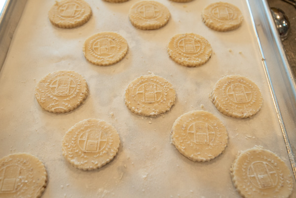 Embossed cookies with round door