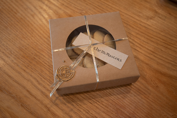 Embossed cookies with round door