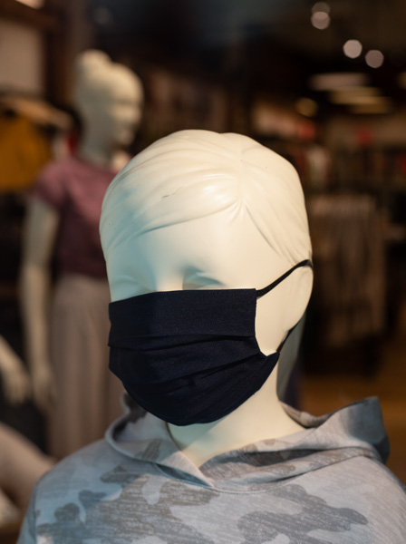 Mask on store manniquin